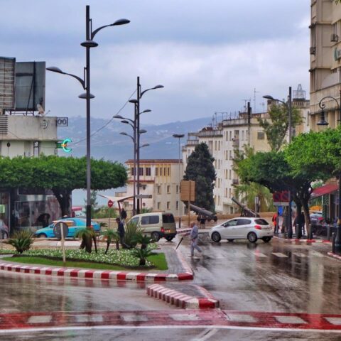 نشرة إنذارية.. أمطار ورياح وبرد بعدد من المناطق