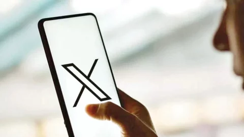 “إكس” تسمح للشركات بتدريب الذكاء الاصطناعي على بيانات المستخدمين