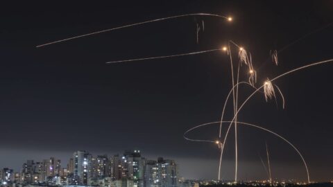 بين الإدانة والدعوة إلى ضبط النفس.. تباين في مواقف الدول من الهجوم الإيراني