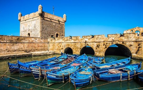 رئيس جماعة يقدم “صليب المسيح”هدية لكتدرائية