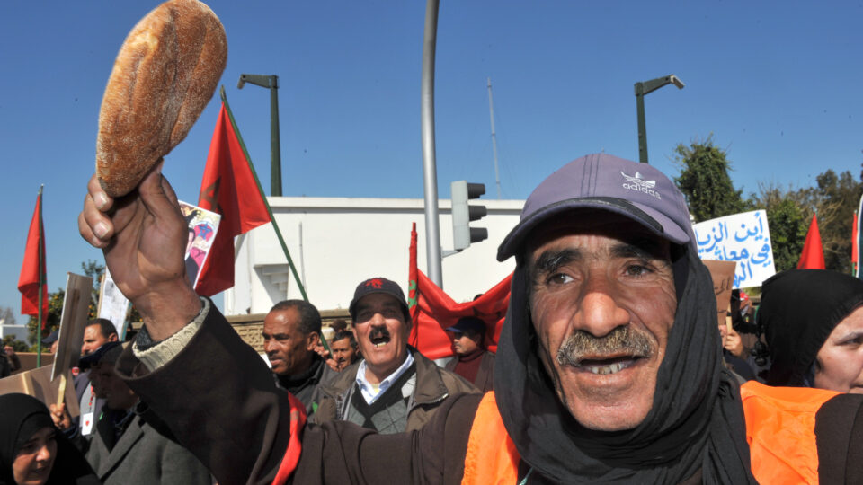 حيسان: كل الوثائق التي صدرت عن الحكومة تشير إلى رفع التقاعد إلى 65 سنة