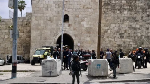 إصابة شرطي إسرائيلي بعملية طعن في القدس