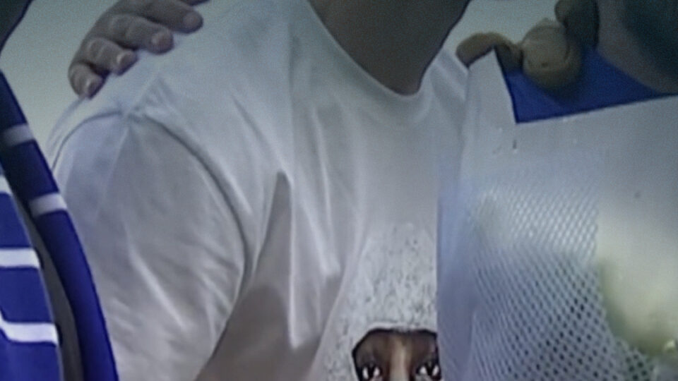 بلال الخنوس يتسلم جائزة أفضل لاعب بالدوري البلجيكي . .