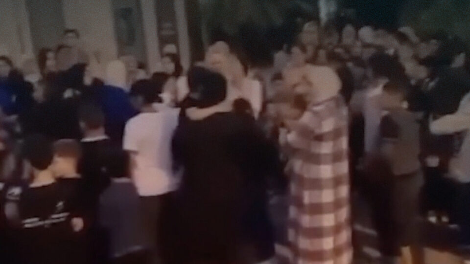 احتج ساكنة حي العرفان بطنجة، يوم السبت 11 ماي على ما اعتبروه ظهور لـ” أوكار للدعارة” بحيهم ، مطالبين بتدخل السلطات المختصة قصد وضع حد لهذا الوضع