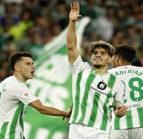 الزلزولي: أخوض أفضل مواسمي مع ريال بيتيس ولما لانحلم بالتأهل لدوري الأبطال