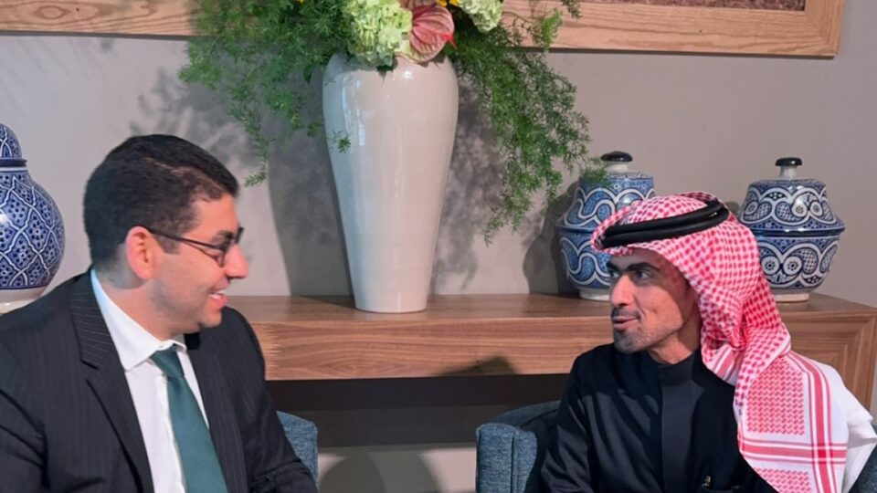 جيل “التيكتوك” وأسامة المسلم.. الجيل الذي يقرأ العوالم التي تستهويه