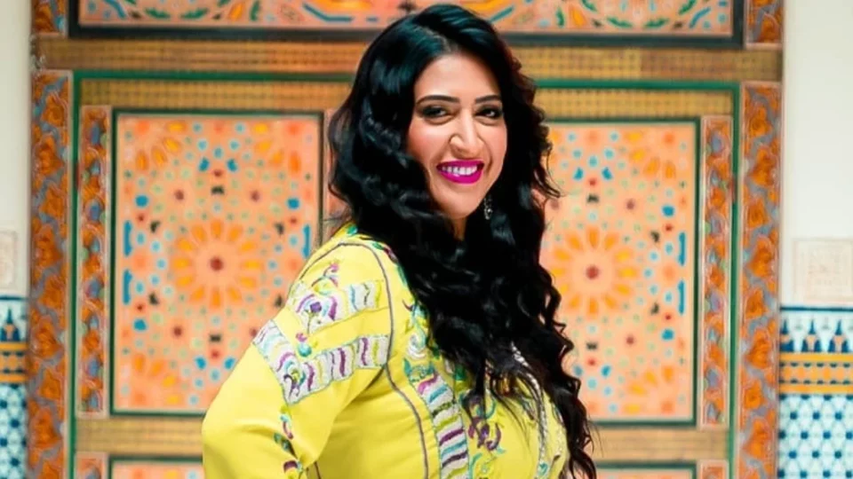الفنانة دنيا بوطازوت تعود للمعهد العالي للفن المسرحي والتنشيط الثقافي