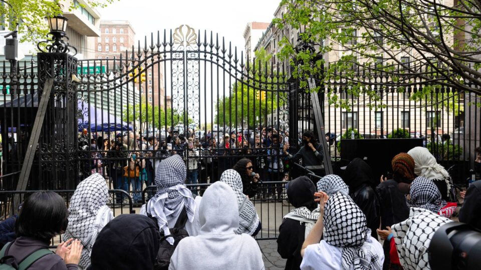 ترامب يهدد بسحب مليارات من جامعة هارفرد بسبب الاحتجاج ضد حرب غزة