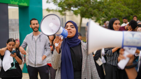 حقوقيون يطالبون البرلمانيين بممارسة الرقابة في قضية طلبة الطب