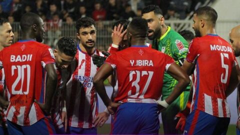 المغرب التطواني يتعادل مع الجيش الملكي ويؤجل حسم البطولة