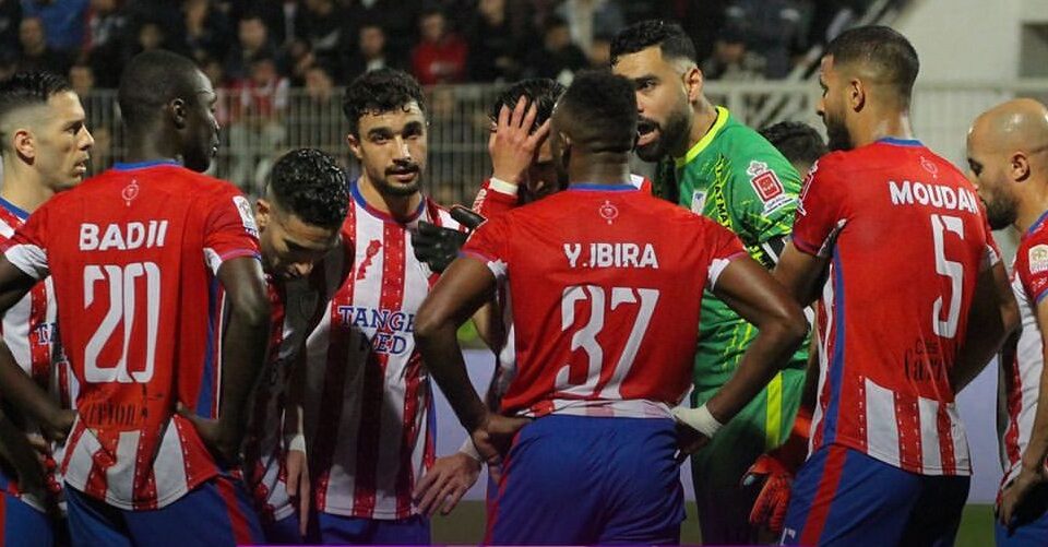 المغرب التطواني يتعادل مع الجيش الملكي ويؤجل حسم البطولة