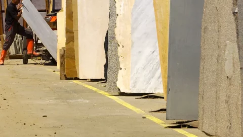 القطاع غير المهيكل يشكل 50 في المائة من الفاعلين في سوق الرخام بالمغرب