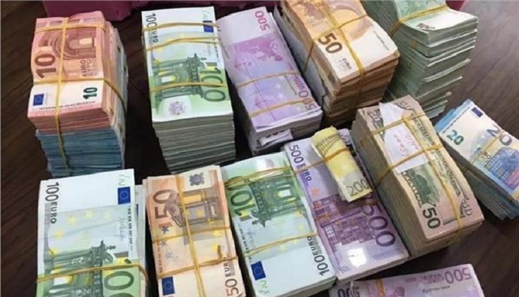 الجمارك تحجز 105 مليون درهم من العملة الصعبة غير مصرح بها