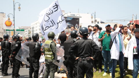 حقوقيون: تعامل الحكومة مع احتجاجات الأطر الصحية “لا مسؤول”