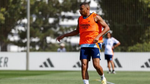 مبابي يستهل رحلته مع الريال بنهائي كأس السوبر الأوروبي