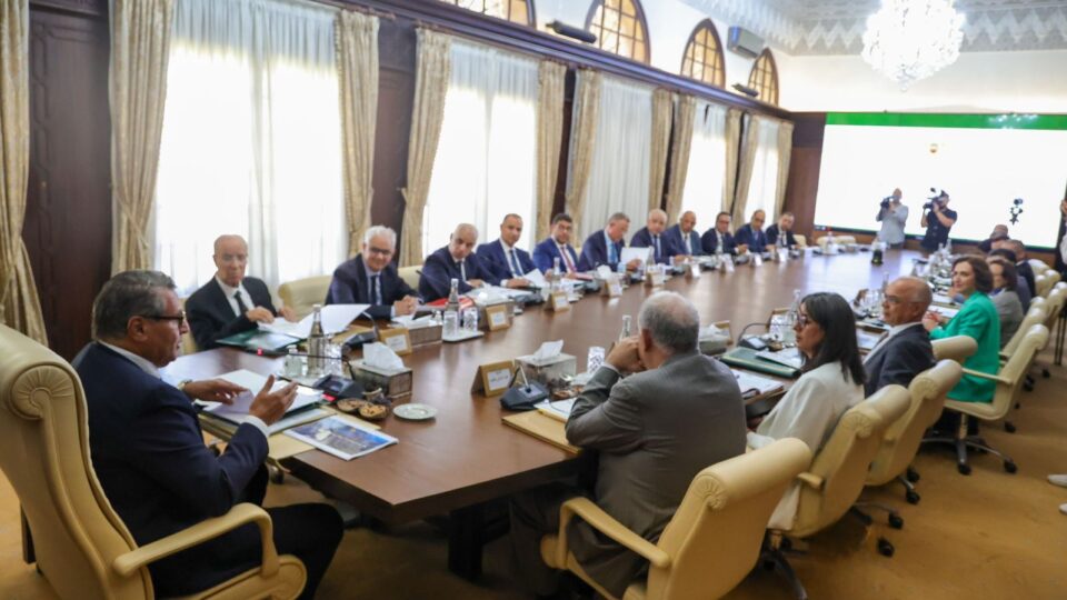 قبيل الذكرى الأولى لزلزال 8 شتنبر.. أخنوش يدافع عن  حصيلة برنامج إعادة بناء المناطق المتضررة