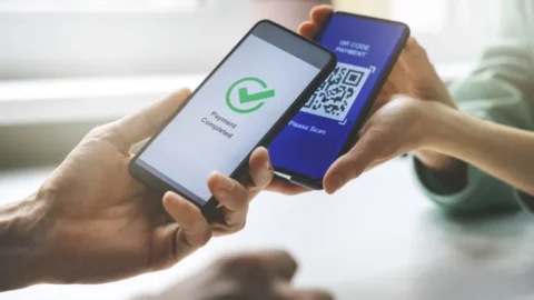مركز النقديات يطلق خدمة استقبال الأداءات عن طريق الهاتف