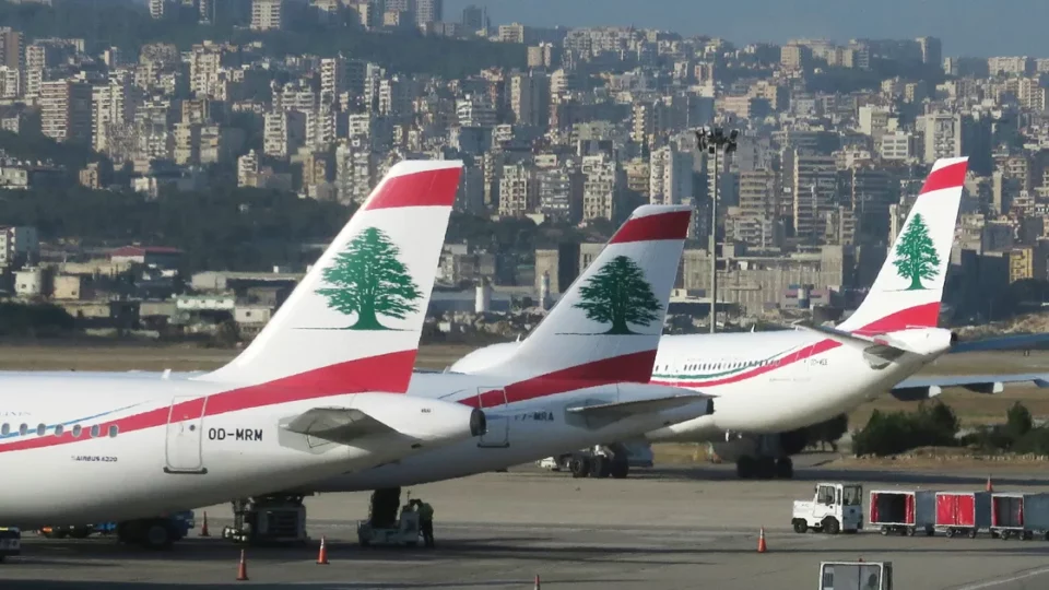 لبنان يعيد فتح أجوائه