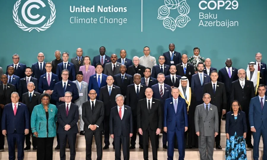 الوفد المغربي المشارك في مؤتمر المناخ “كوب 29” يحل بباكو