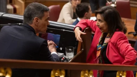 وزيرة الدفاع الإسبانية ترفض اتهام المغرب “بالتجسس” على إسبانيا