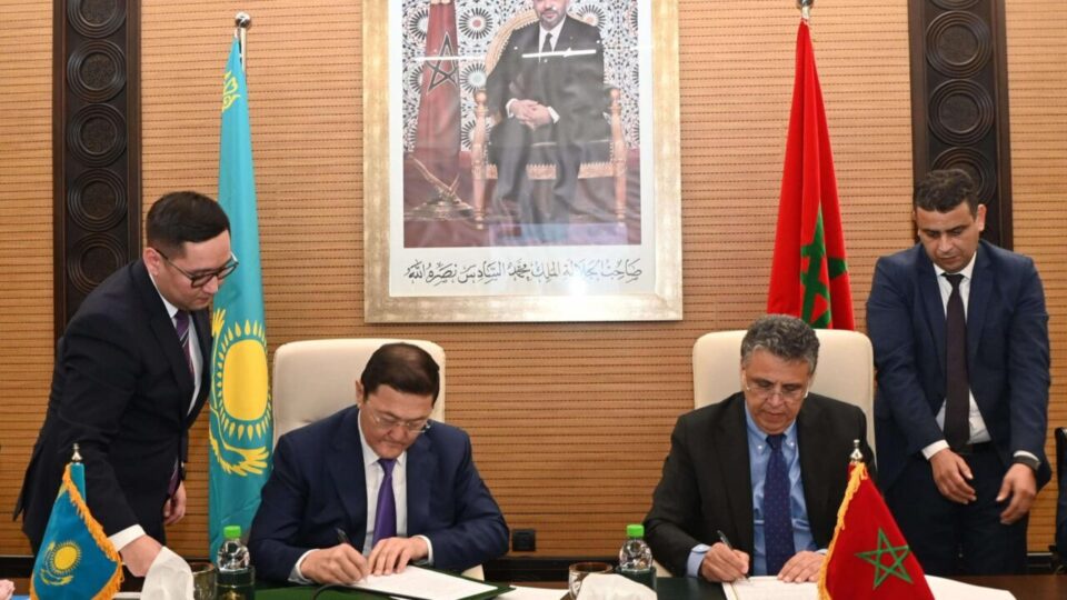 المغرب وكازاخستان يوقعان 3 اتفاقيات لتعزيز التعاون القضائي الدولي الجنائي
