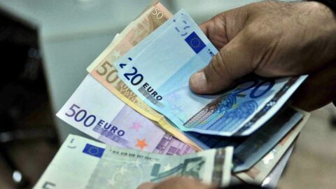 تحويلات المغاربة المقيمين بالخارج تفوق 9,45 مليار درهم
