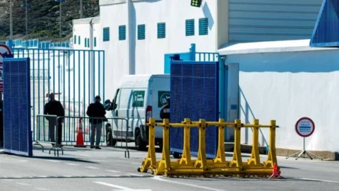 سابقة “تاريخية”.. نجاح أول عبور رسمي لشحنة من سبتة المحتلة إلى المغرب