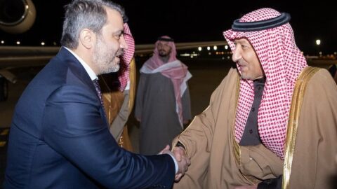 بعد تعيينه وزيار للخارجية في سوريا.. الشيباني يصل السعودية في أول زيارة له