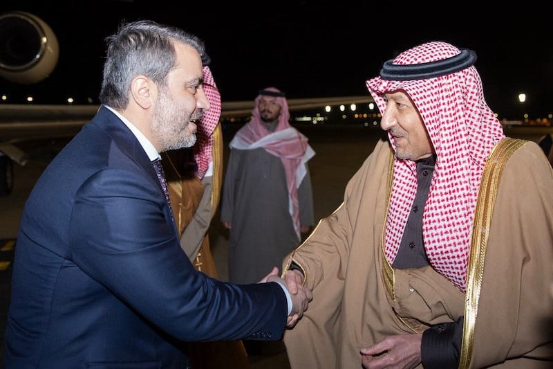 بعد تعيينه وزيار للخارجية في سوريا.. الشيباني يصل السعودية في أول زيارة له