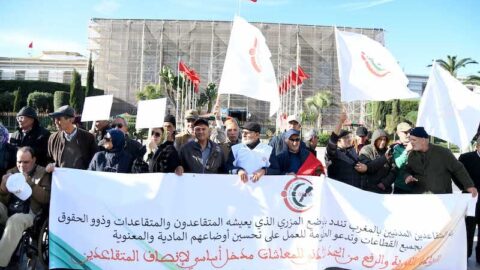 رفضا “للحيف والتهميش”.. المتقاعدون يحتجون أمام البرلمان