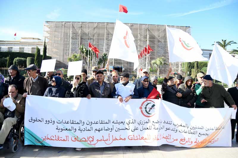 رفضا “للحيف والتهميش”.. المتقاعدون يحتجون أمام البرلمان