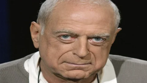 وفاة الكاتب الفرنسي باسكال لينيه الحائز على جائزة غونكور