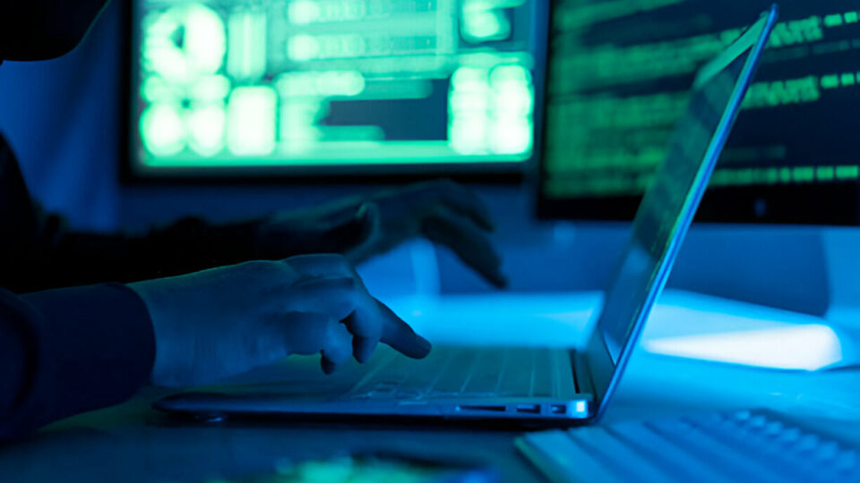 “هاكرز جزائريون” يؤكدون اختراقهم لقاعدة بيانات (CNSS) وتسريب معلومات 2 مليون موظف