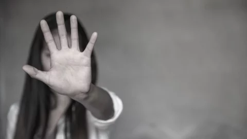 تقرير: الأزواج أكثر المتابعين في قضايا العنف ضد النساء
