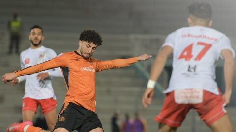 نهضة بركان يعزز موقعه في الصدارة بفوز ثمين على الفتح الرباطي