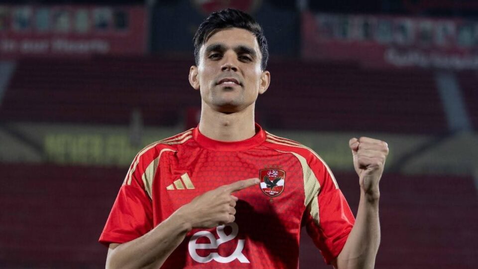 أشرف بن شرقي يختار القميص 34 مع الأهلي تكريمًا لعبد الحق نوري