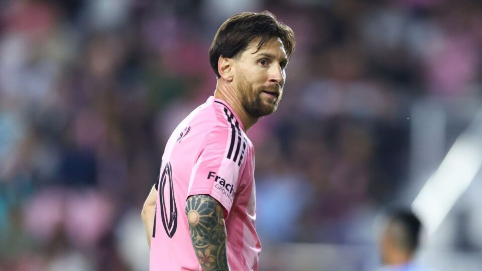رابطة الدوري الأميركي تعاقب ميسي بسبب مشادة مع مدرب مغربي