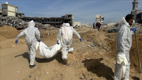 فرق الإغاثة بغزة تنتشل جثث الشهداء بمعدات يدوية وبلا وسائل حماية
