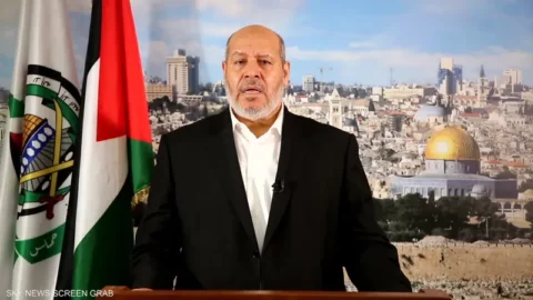 وزير الدفاع الإسرائيلي يهدد باغتيال خليل الحية