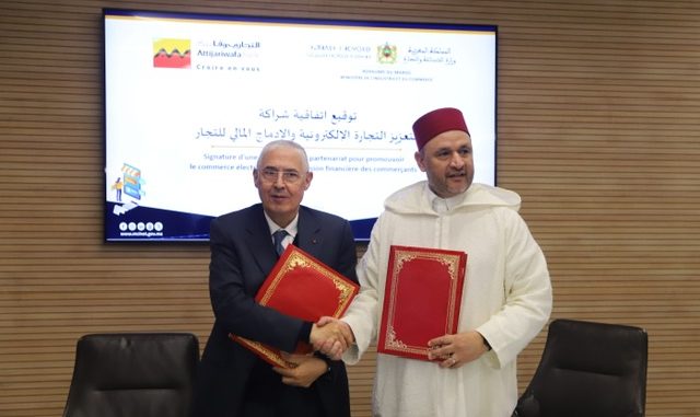 وزارة التجارة والصناعة و”التجاري وفا بنك” يوقعان اتفاقية شراكة لتعزيز رقمنة التجار
