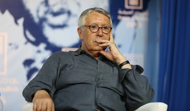 محمد بنعيسى.. الصحافي الذي اعتلى عرش السياسة ورحل مُتيما بأصيلة وموسمها الثقافي