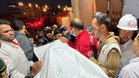 مسؤول أممي: قصف إسرائيل سيارات إسعاف في غزة قد يرقى إلى جريمة حرب