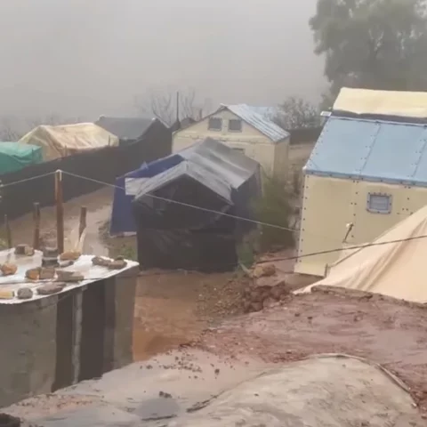 وفاة متضرر من زلزال الحوز داخل خيمة بلاستيكية.. والسلطات تباشر إزالة جميع الخيام