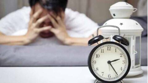 تحذير من آثار الإفراط في استخدام الهواتف المحمولة على جودة النوم
