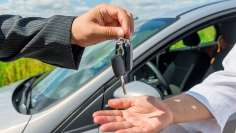 الشركات الصغيرة تعارض قرار حظر كراء السيارات في المطارات وتطالب بحلول بديلة