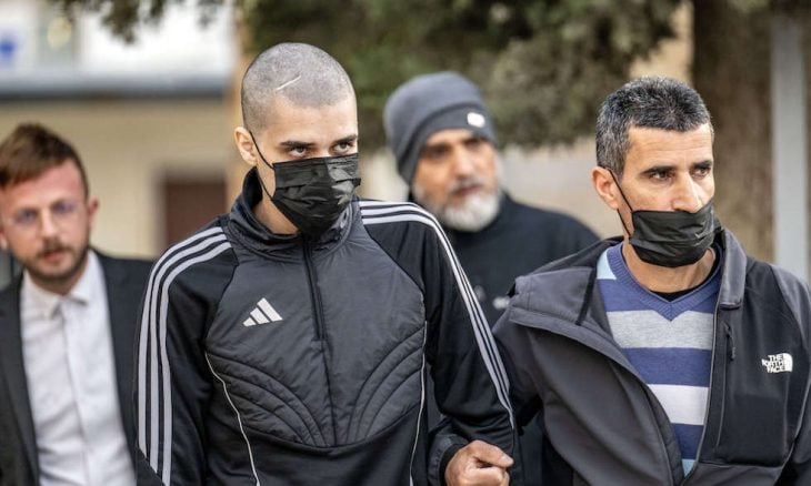 أحمد مناصرة يعانق الحرية بعدما سرقت السجون الإسرائيلية طفولته