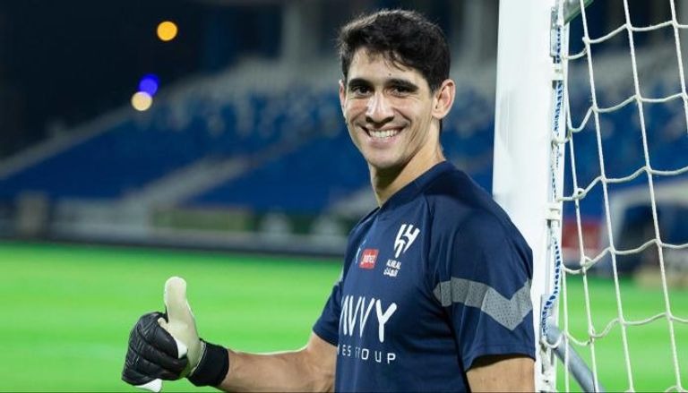 الدوري السعودي.. استبعاد بونو من قائمة الهلال أمام الخليج