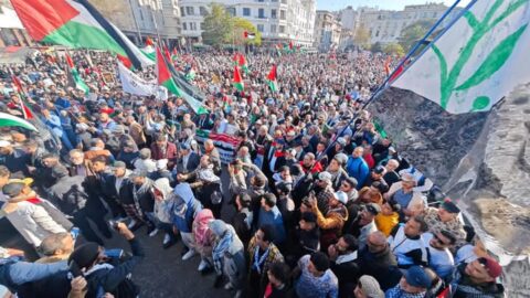مسيرات شعبية في الدار البيضاء وطنجة تطالب بوقف عبور سفن “ميرسك” من المغرب