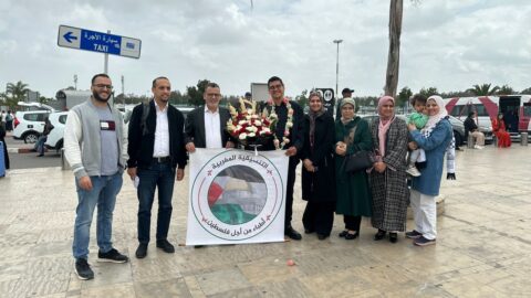 أيوب أمغار.. طبيب مغربي يعود إلى أرض الوطن بعد قضاء 3 أسابيع في غزة
