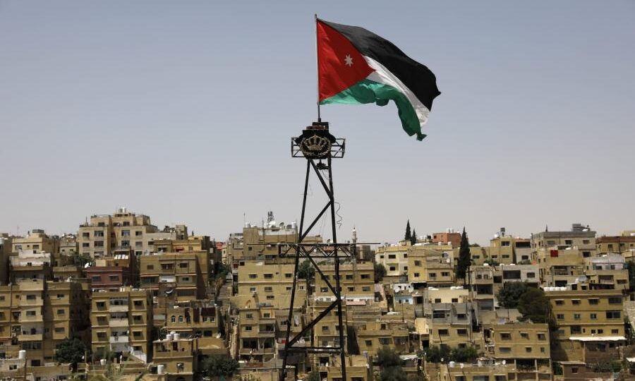 التصعيد بين إيران وإسرائيل.. الأردن يعيد فتح مجاله الجوي